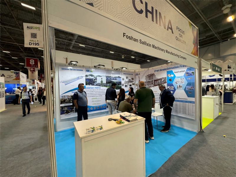 Customers communicating at the booth(1).png